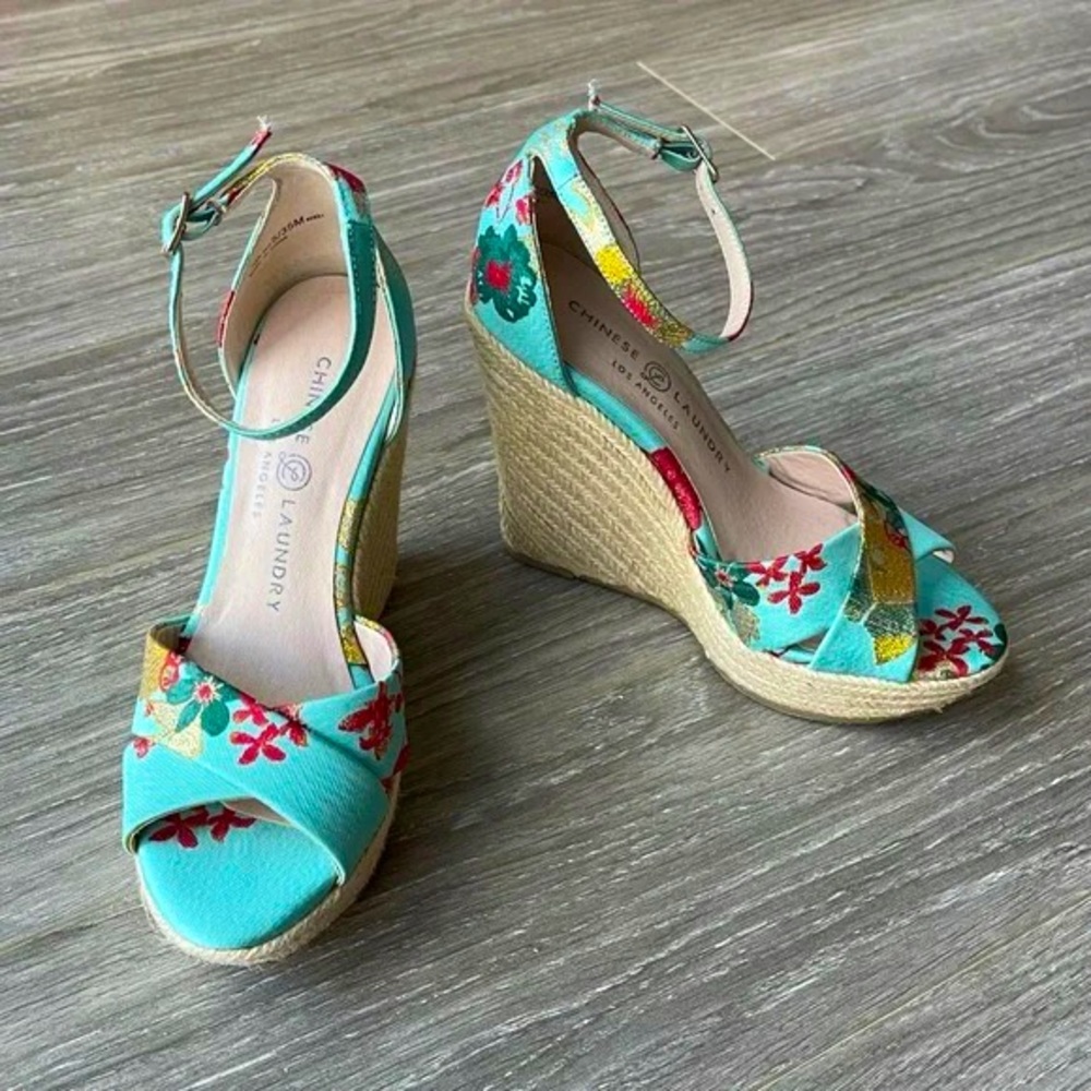 Brand new worn three times Chinese laundry wedges